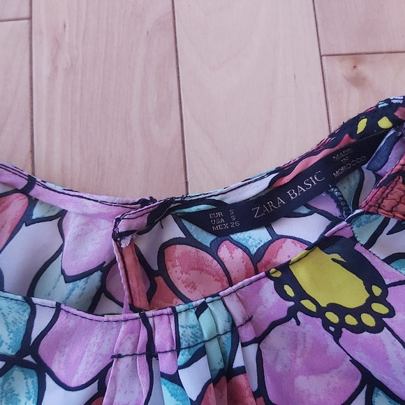 Zara crepe floral shirred shirt with keyhole back - Picture 3 of 9